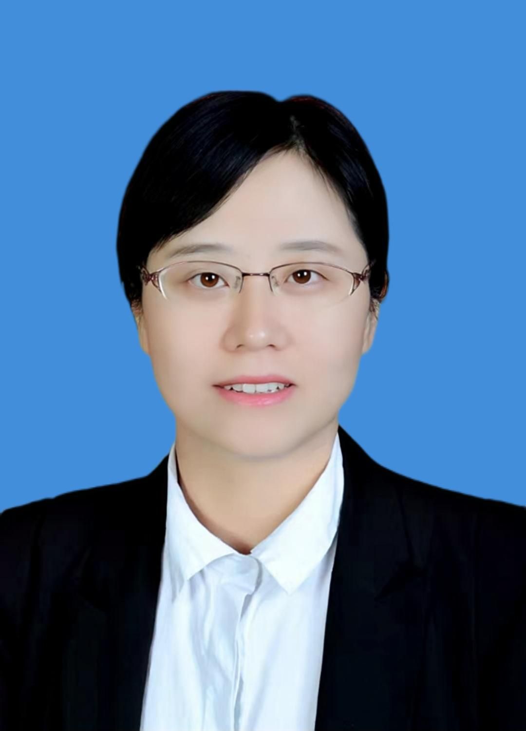 闫 斐